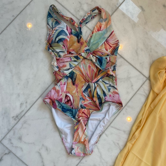 Floral Printed One Piece Swimsuit and Floral Print Sarong, Size Medium - Picture 3 of 5